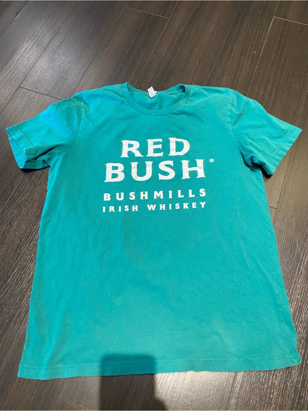 Red Bush Bushmills Irish Whiskey Large Green T Shirt